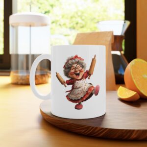 Cană personalizată cu grafică Bunica in bucatarie, simbol al iubirii pentru familie