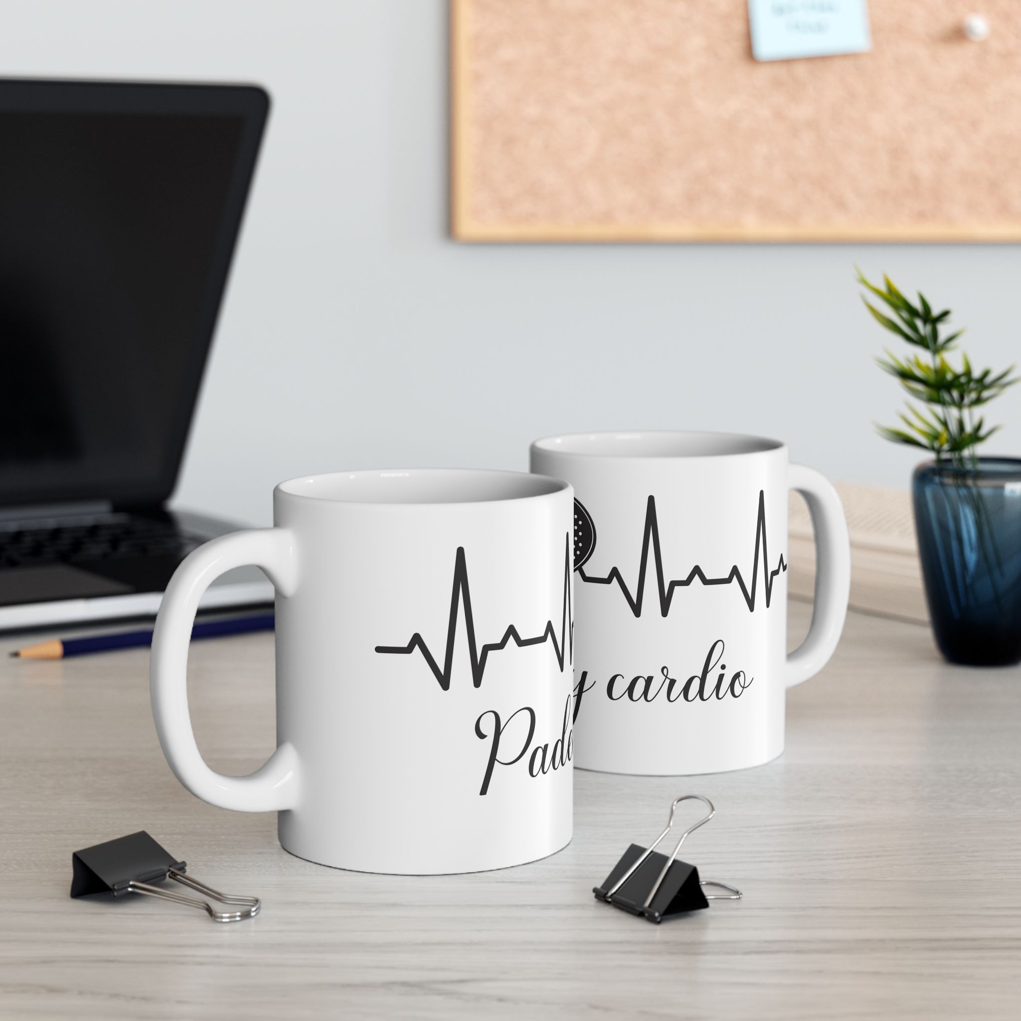 Cană personalizată padel „Padel is my cardio” cu linie puls și paletă de padel