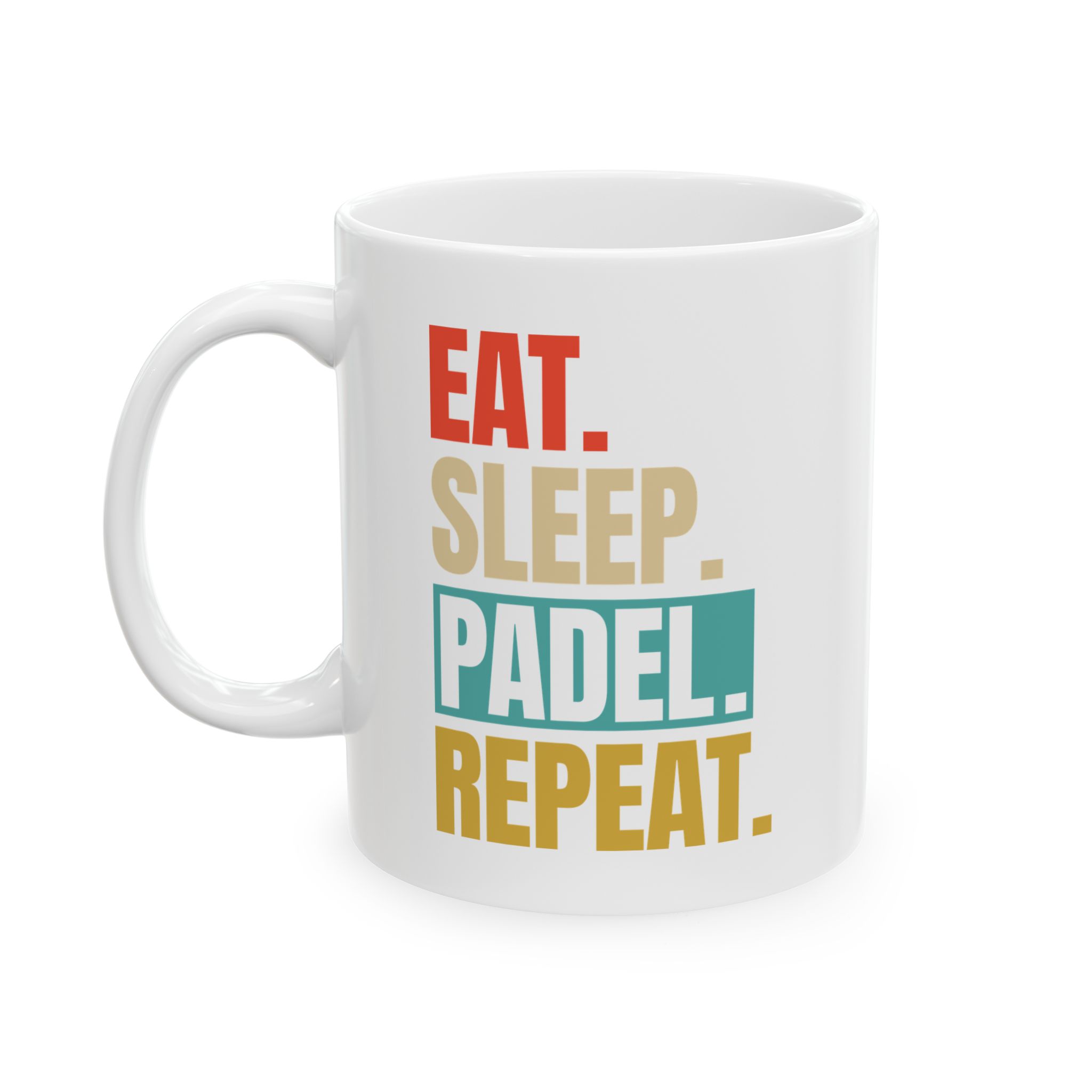 Cană albă Eat Sleep Padel Repeat cu mesaj motivațional pentru pasionații de padel